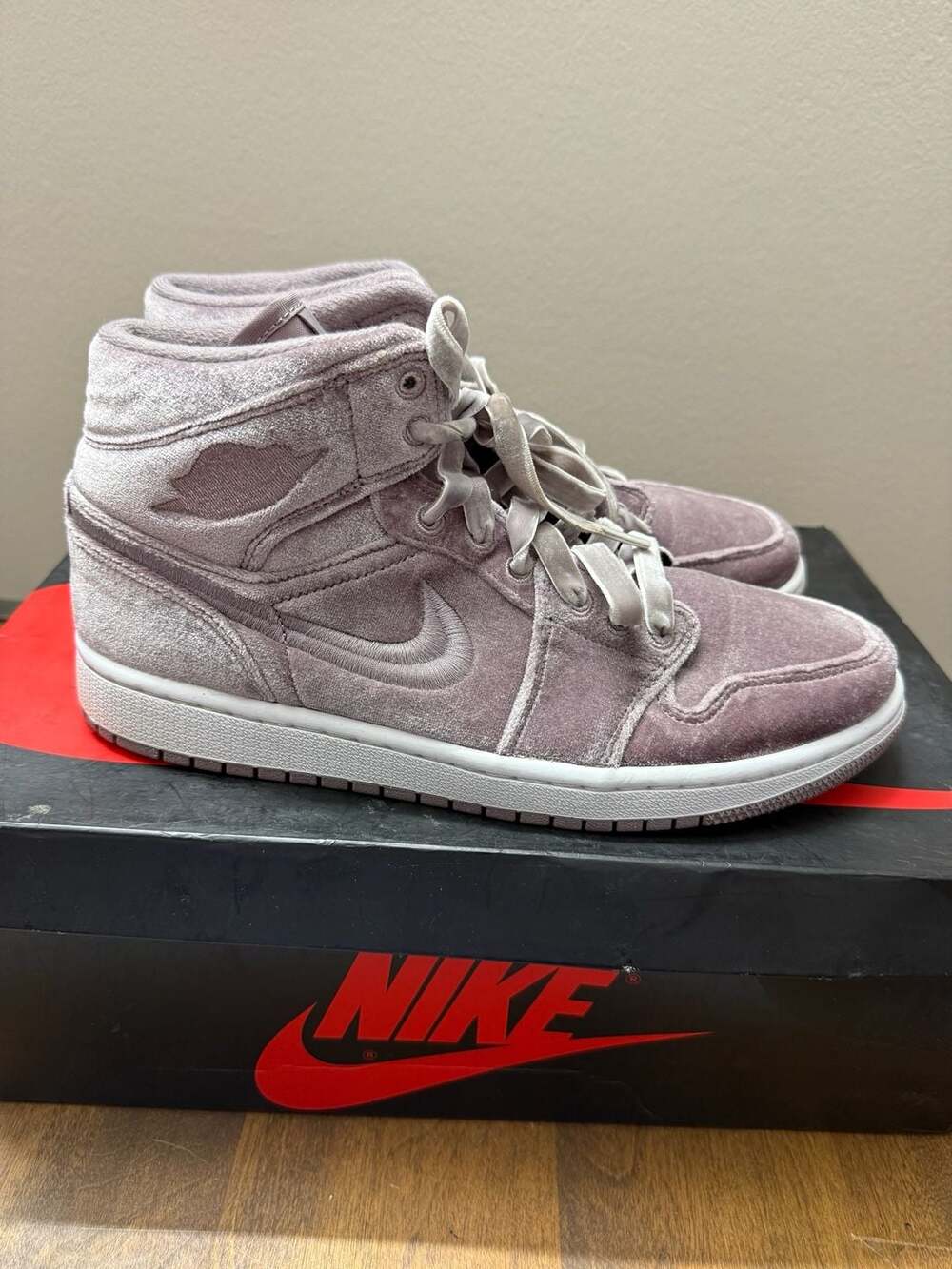 Jordan Air Jordan 1 Mid SE Purple Velvet Women's Sneakers